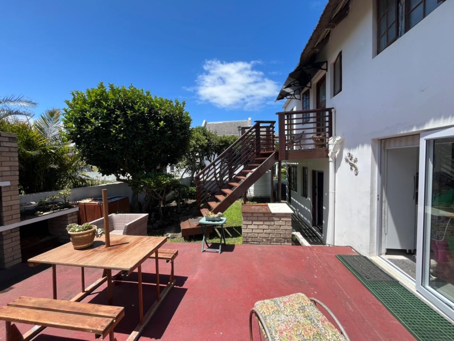 3 Bedroom Property for Sale in Cove Rock Eastern Cape